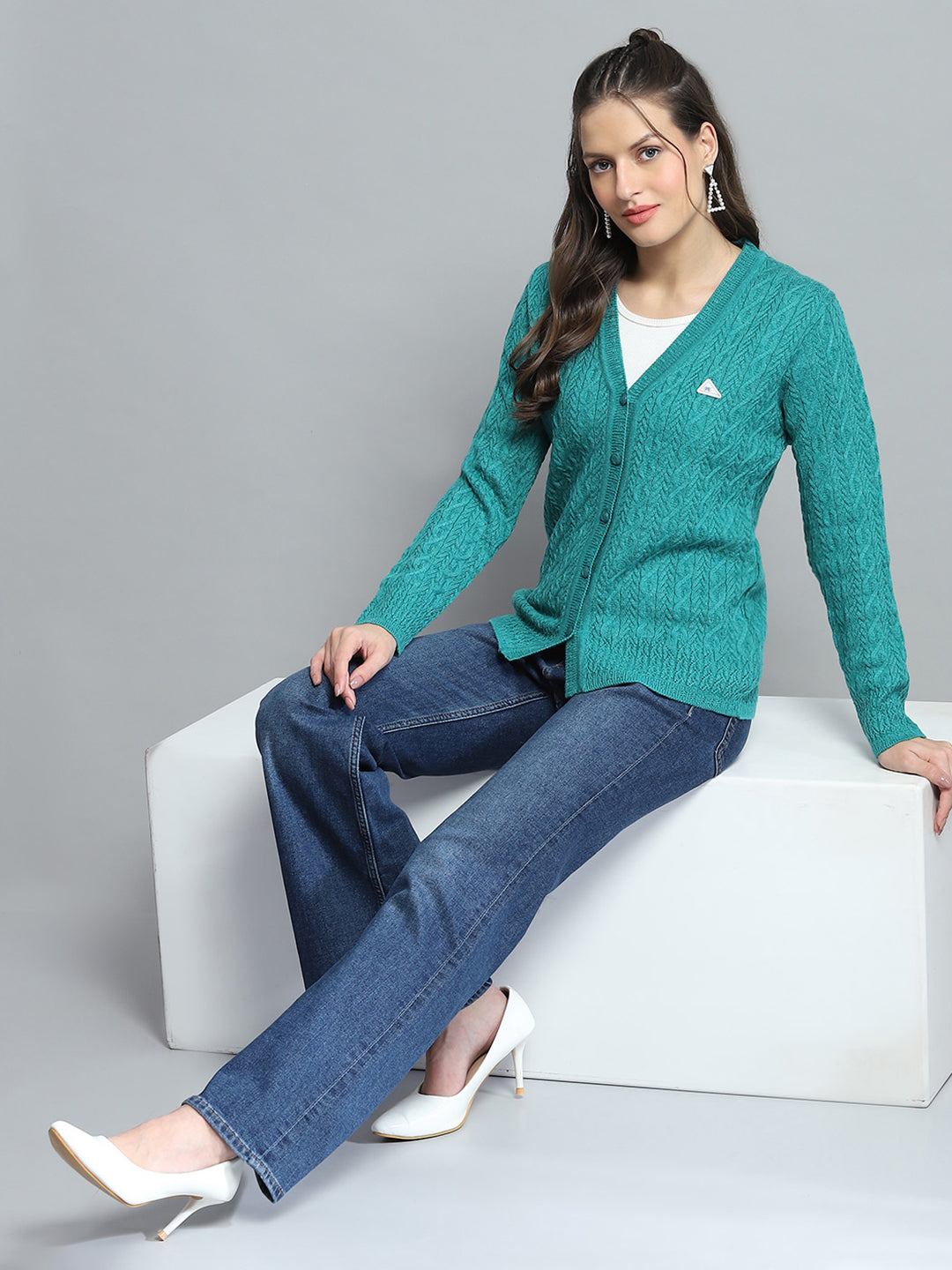 Women Green Self Design V Neck Full Sleeve Cardigan