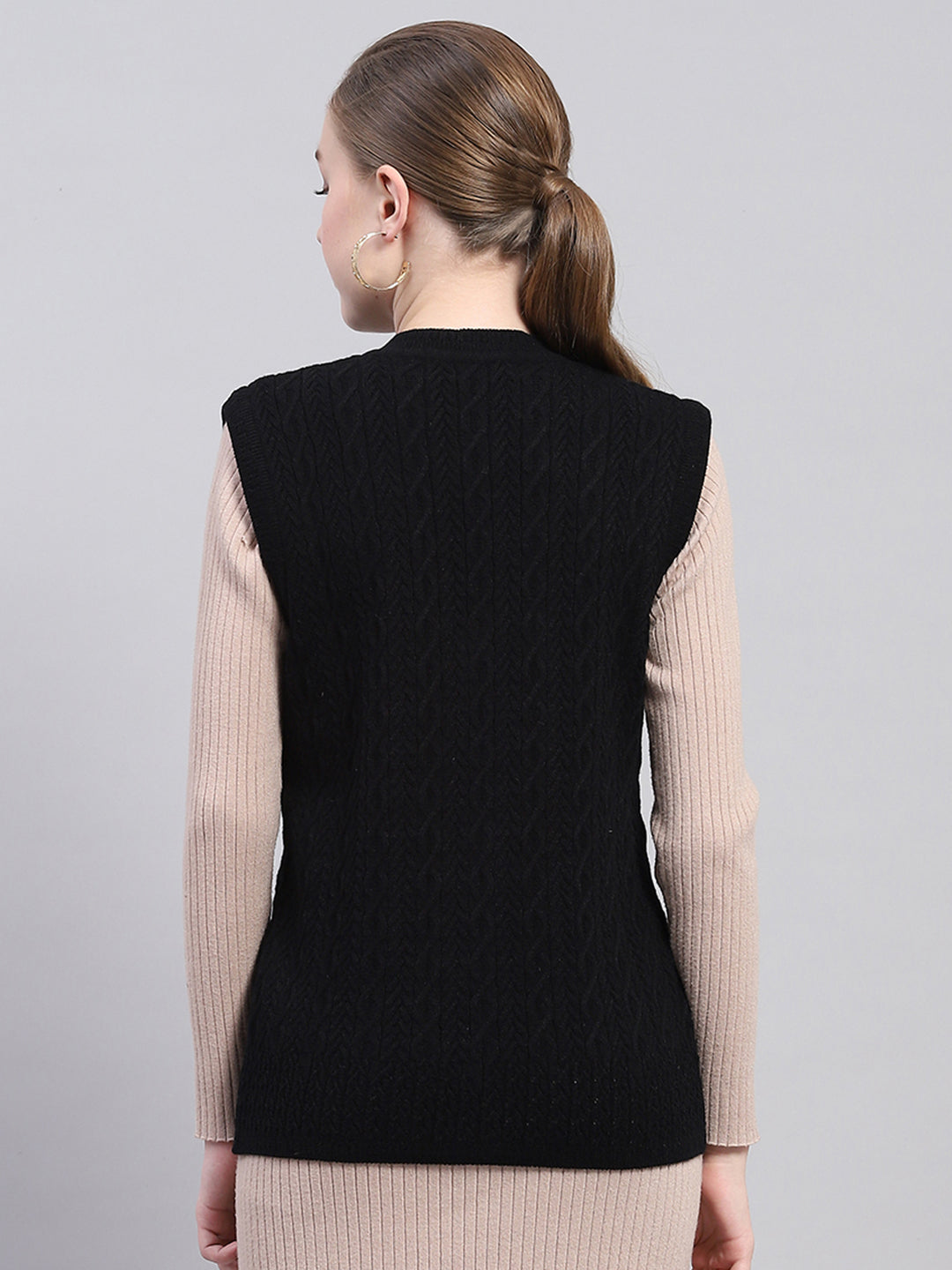 Women Black Self Design V Neck Sleeveless Cardigan