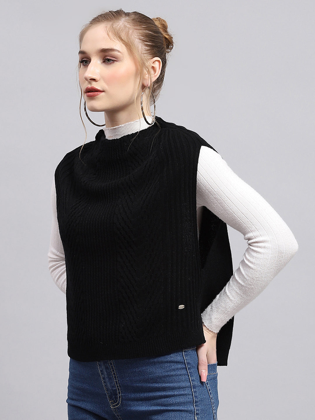 Women Black Self Design Round Neck Sleeveless Winter Tops