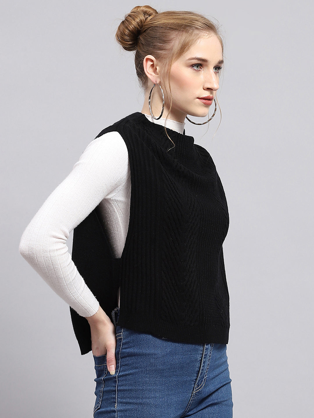 Women Black Self Design Round Neck Sleeveless Winter Tops