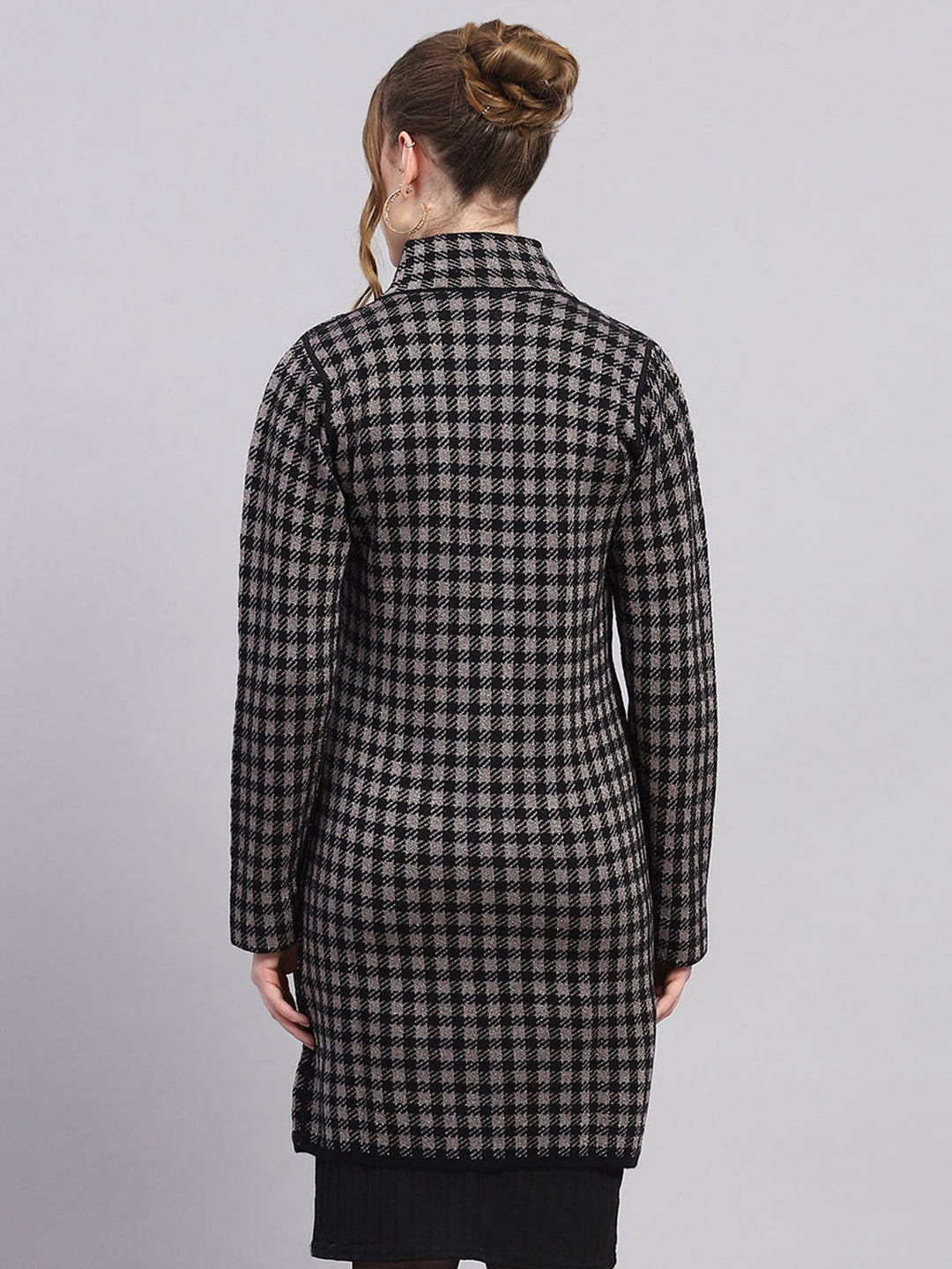 Women Black Solid Mock Neck Full Sleeve Knitted Coat