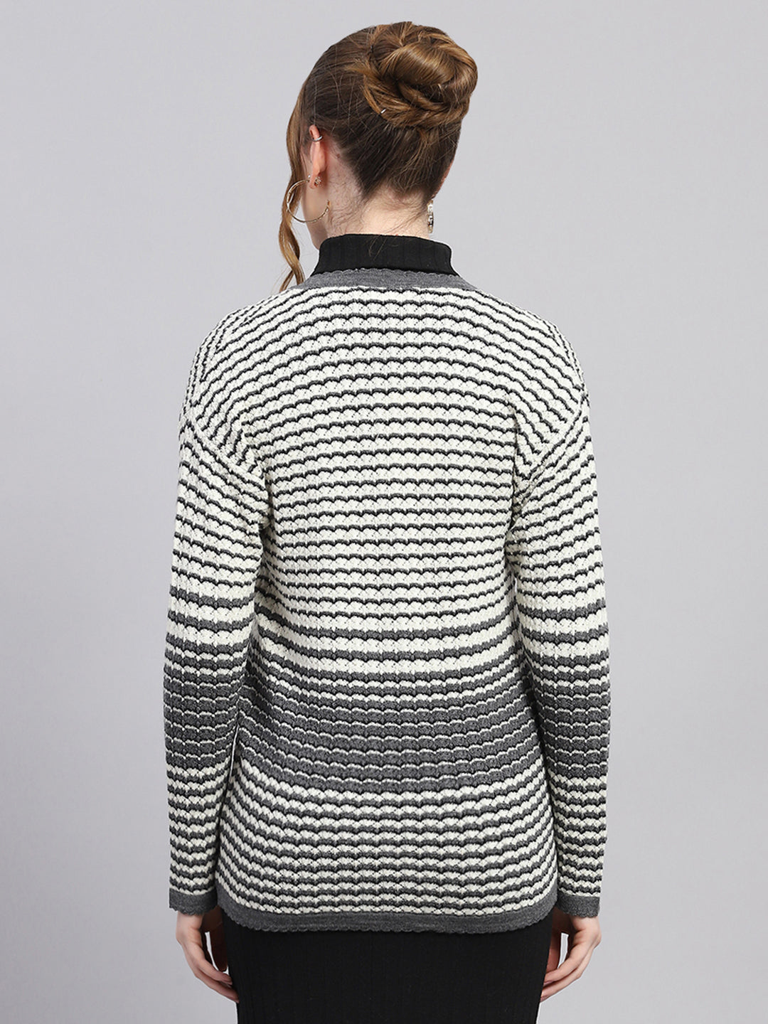 Women Grey Self Design V Neck Full Sleeve Cardigan