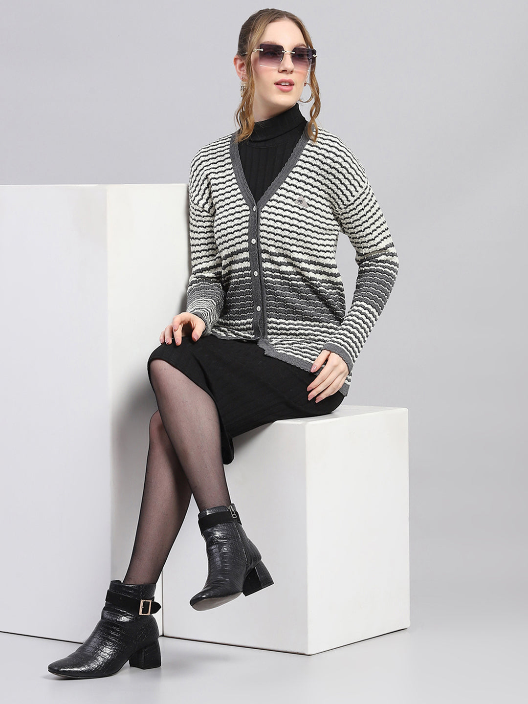 Women Grey Self Design V Neck Full Sleeve Cardigan