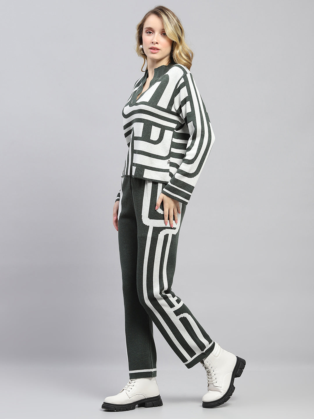 Women Green Printed Round Neck Full Sleeve Cords Set