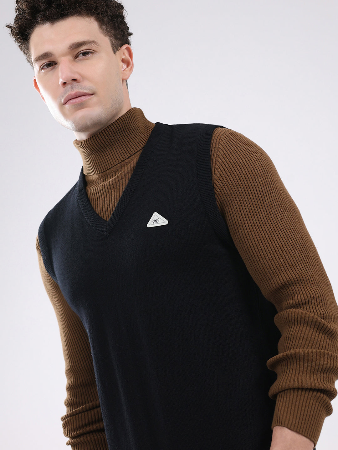 Men Black Solid V Neck Sleeveless Sweater