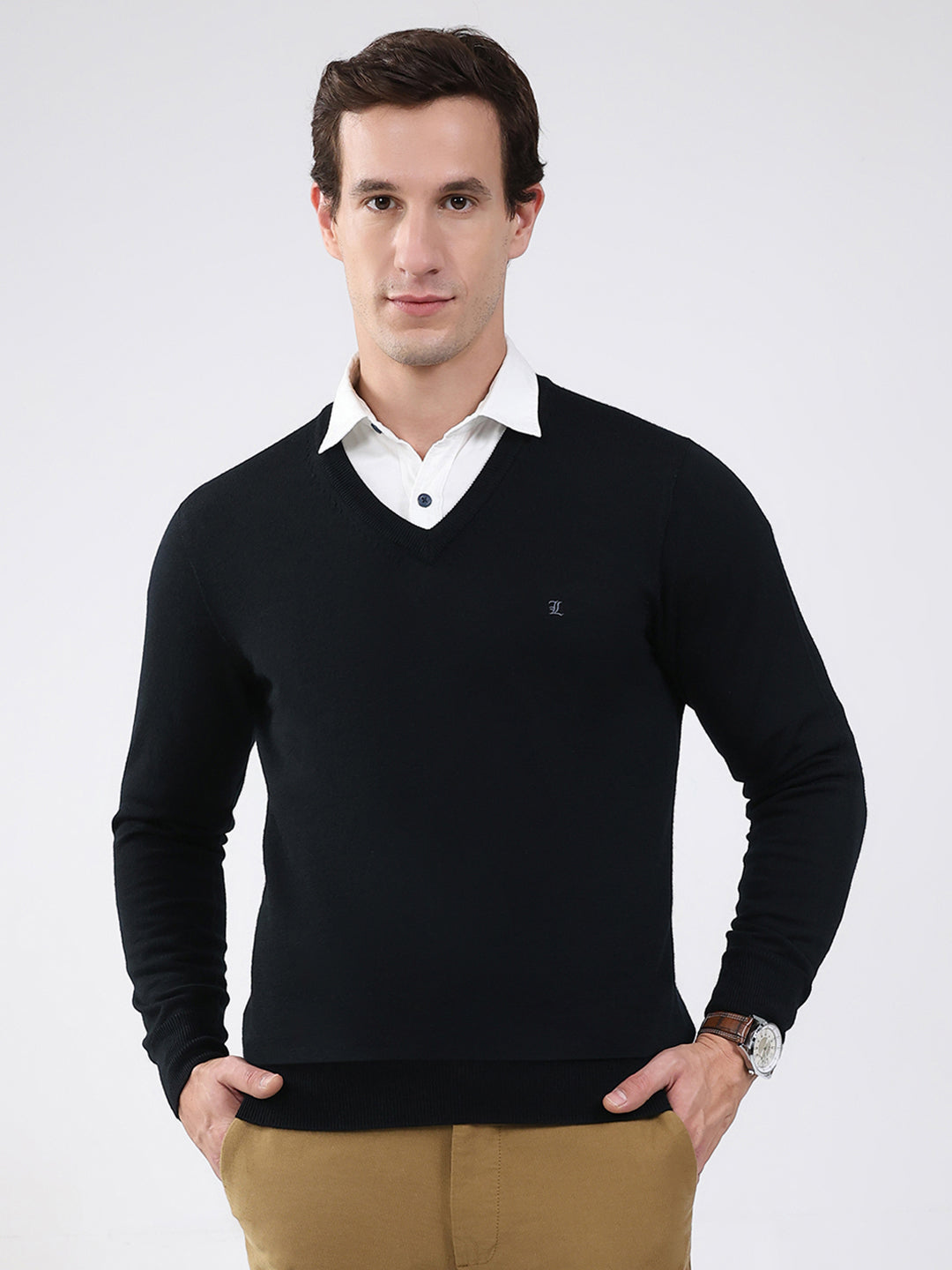Buy Luxuria Men Black Solid V Neck Full Sleeve Pullover Online in