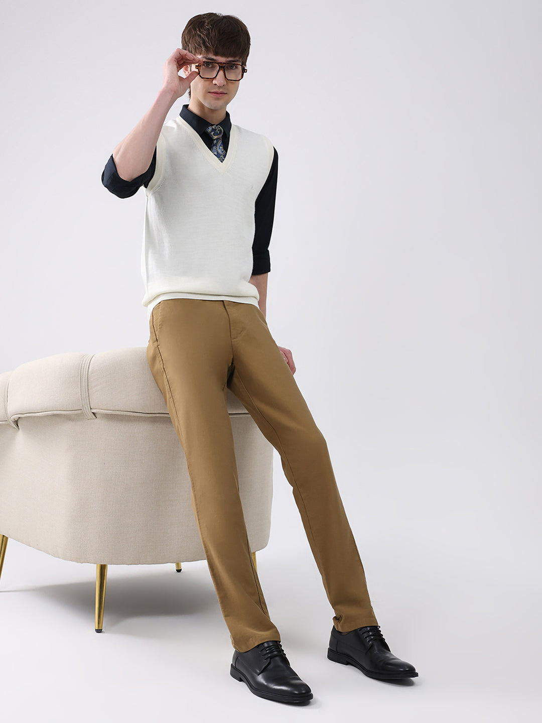 Luxuria Men White Solid V Neck Sleeveless Sweater