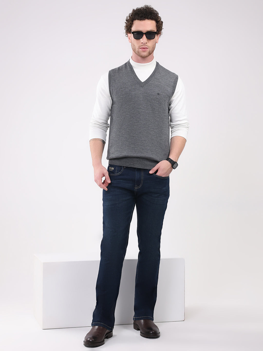 Men Grey Solid V Neck Sleeveless Sweater