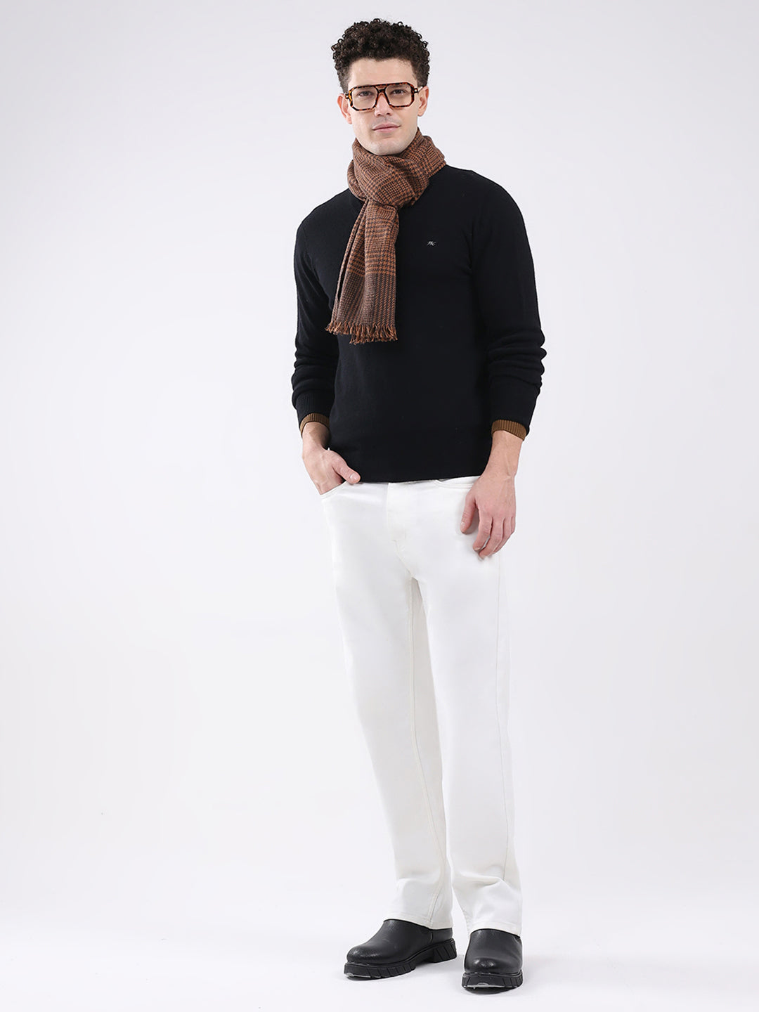 Men Black Solid V Neck Full Sleeve Pullover