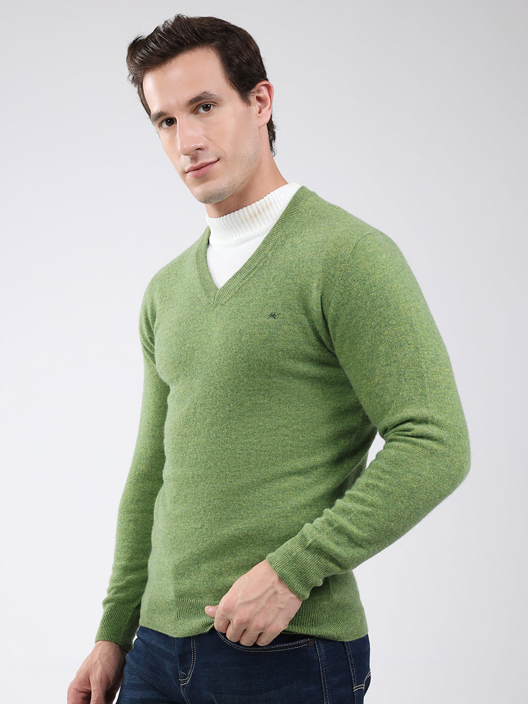 Men Green Solid V Neck Full Sleeve Pullover