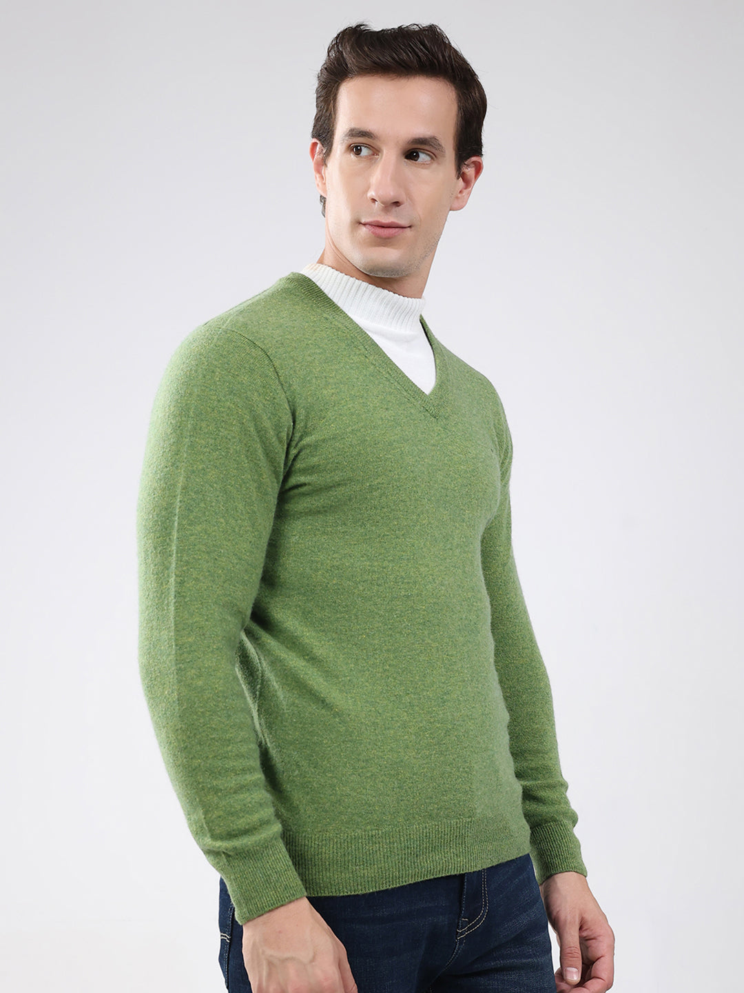 Men Green Solid V Neck Full Sleeve Pullover
