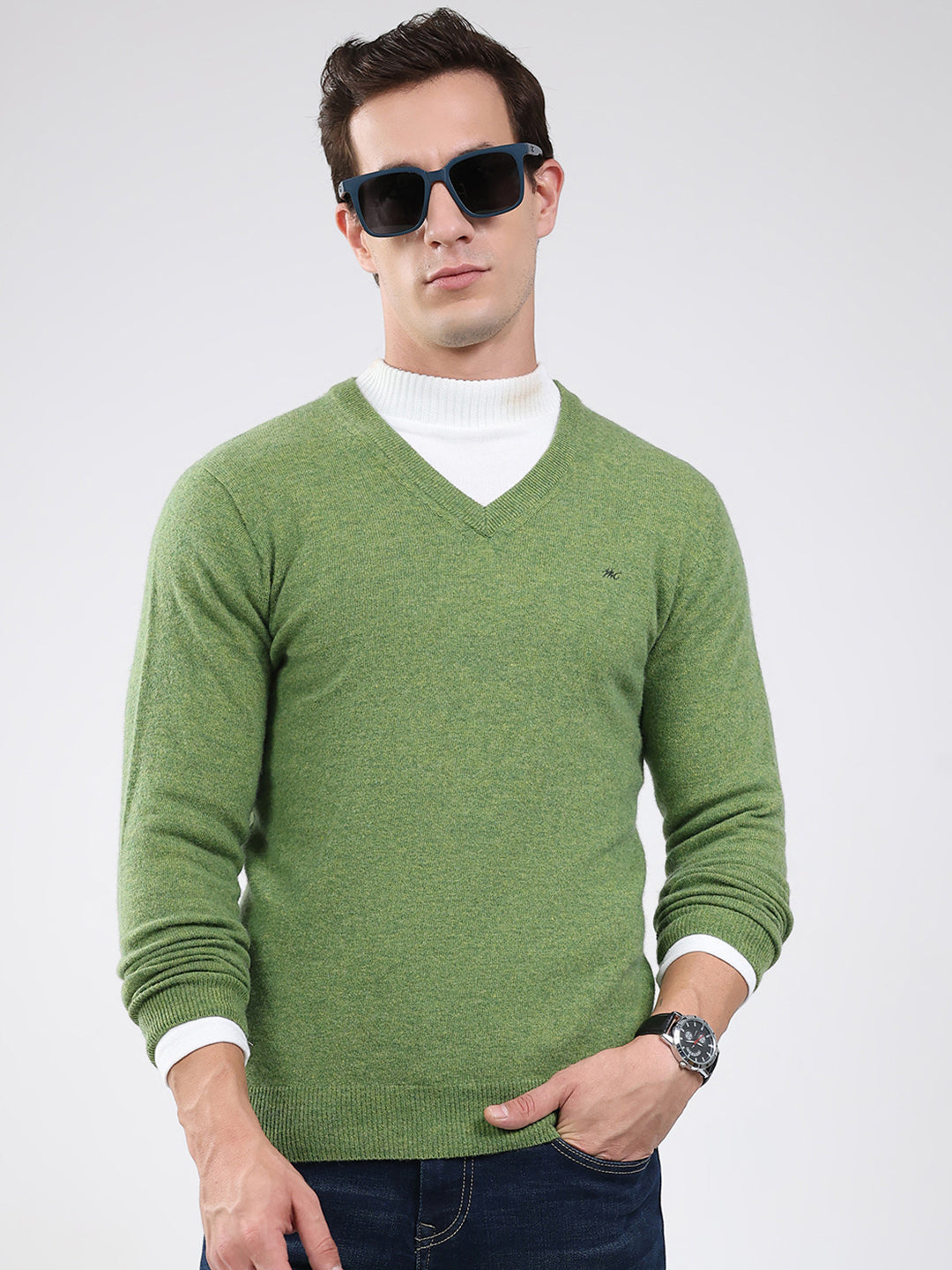 Men Green Solid V Neck Full Sleeve Pullover