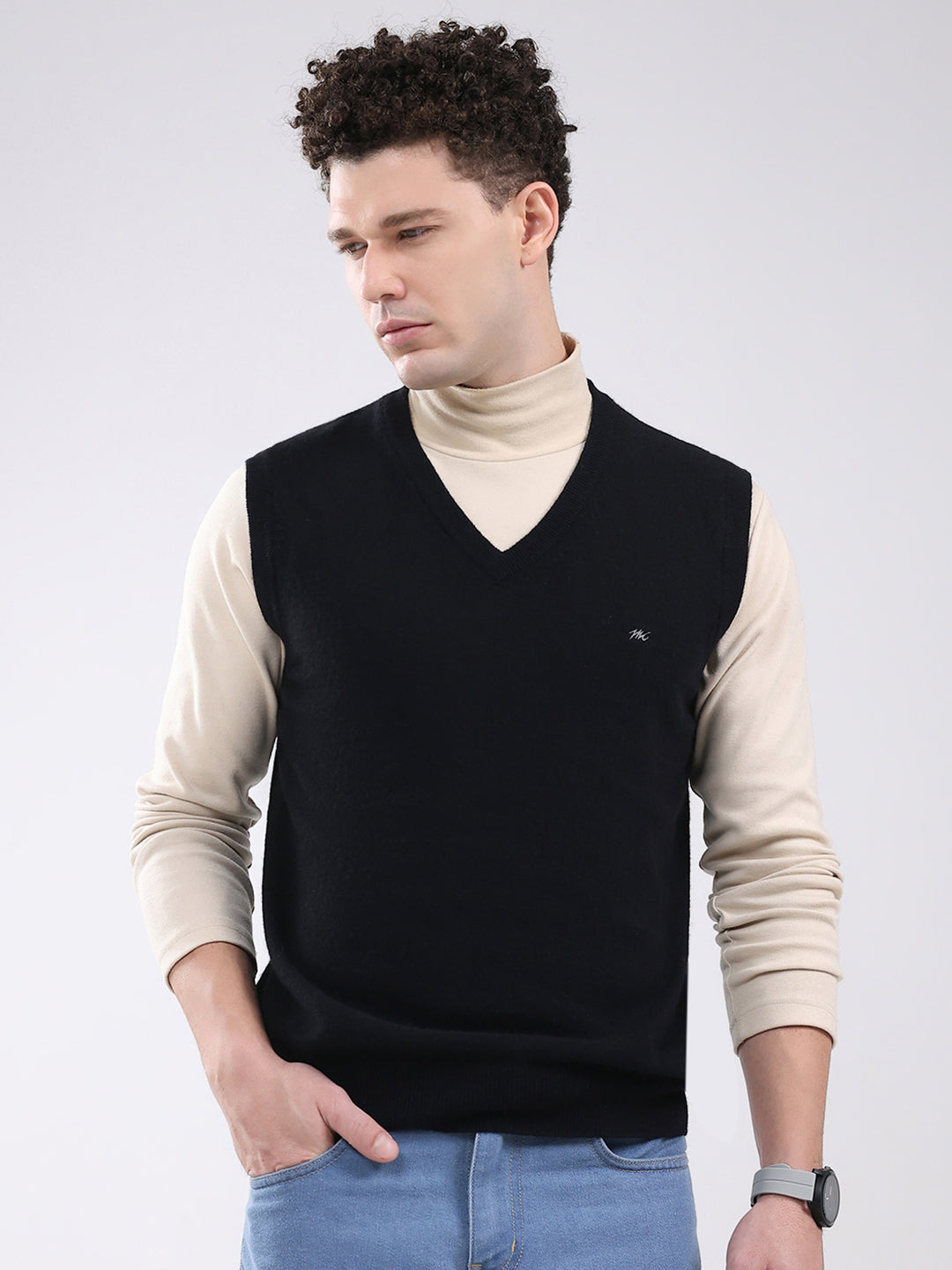 Men Black Solid V Neck Sleeveless Sweater