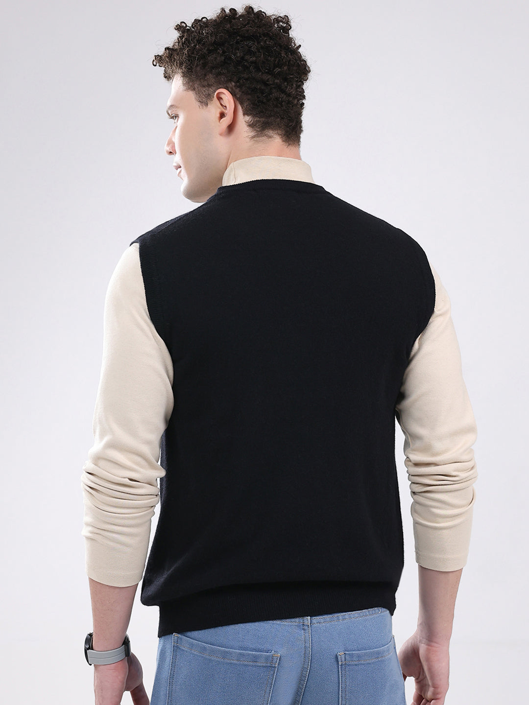 Men Black Solid V Neck Sleeveless Sweater