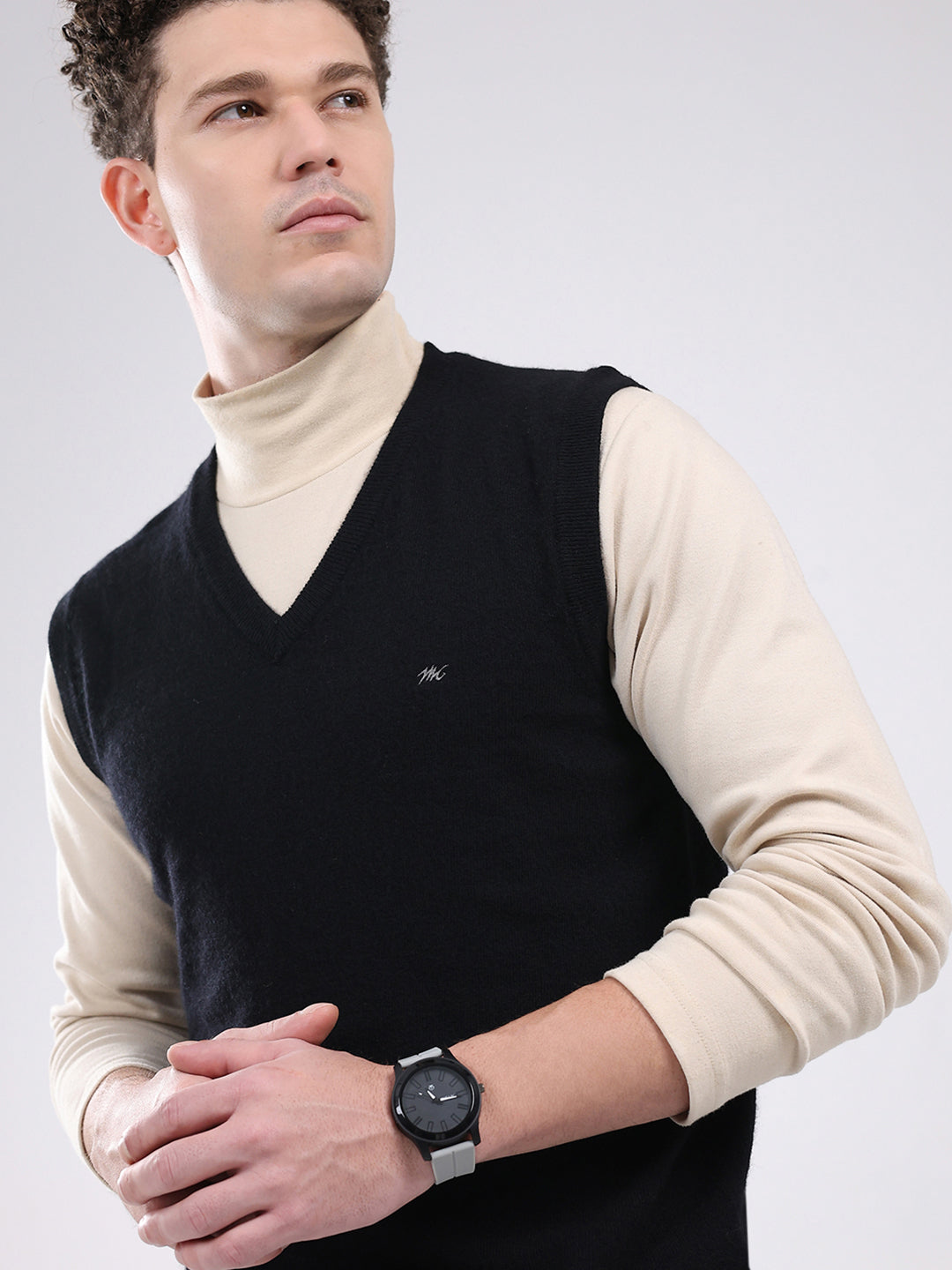 Men Black Solid V Neck Sleeveless Sweater