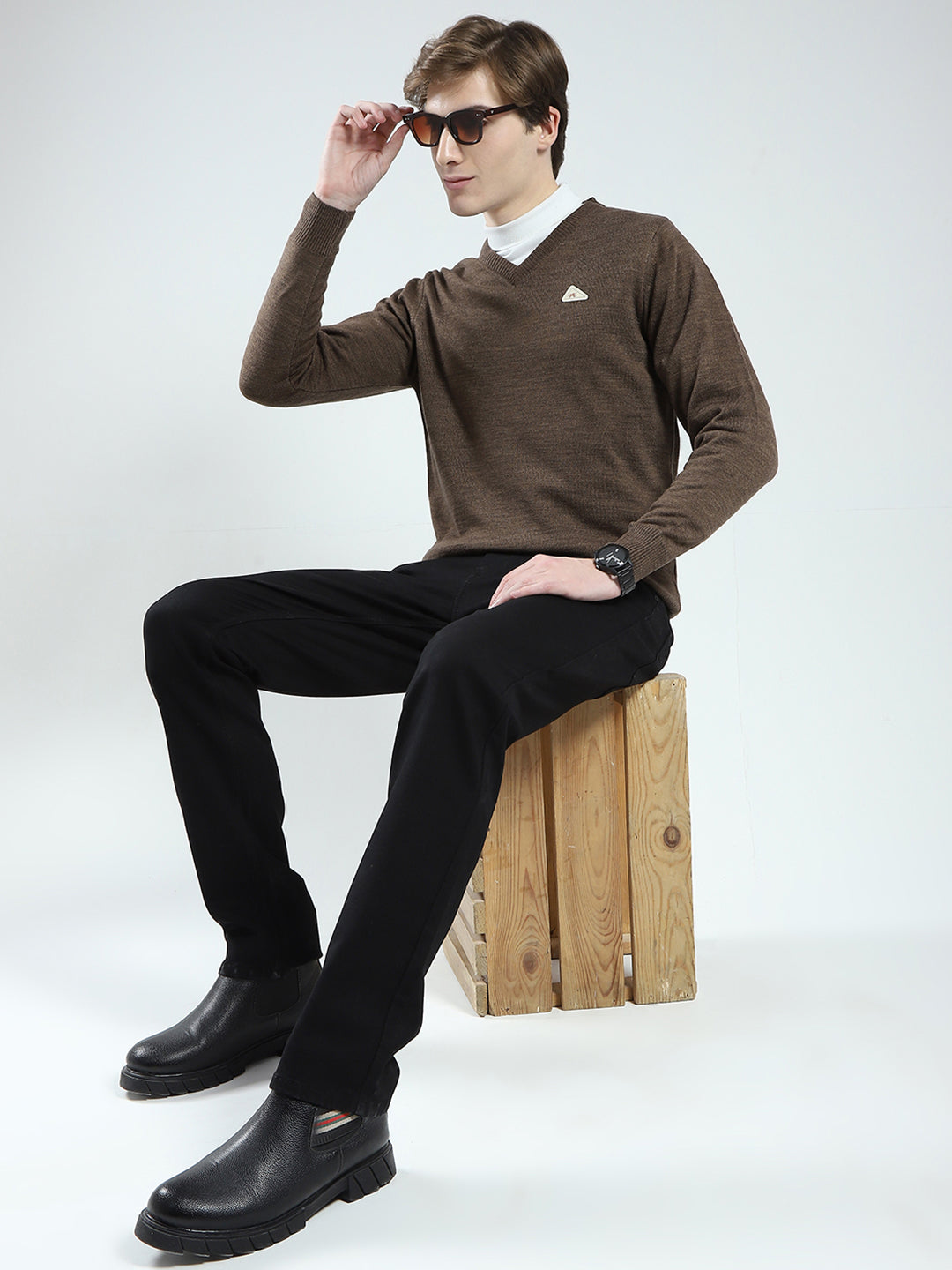 Men Brown Solid V Neck Full Sleeve Pullover