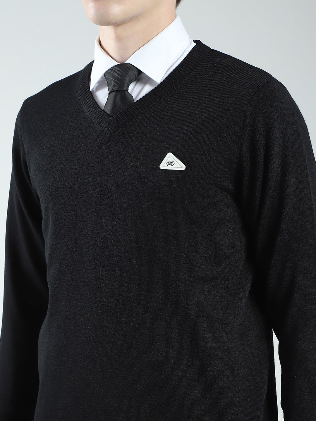 Men Black Solid V Neck Full Sleeve Pullover