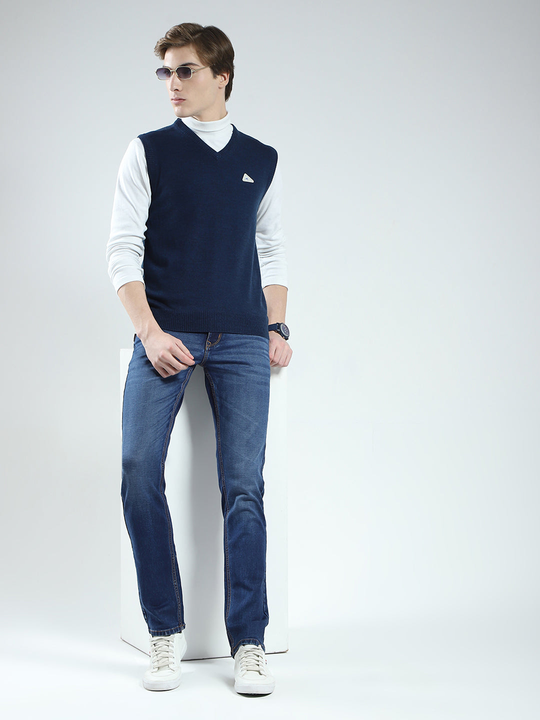 Men Blue Solid V Neck Sleeveless Sweater