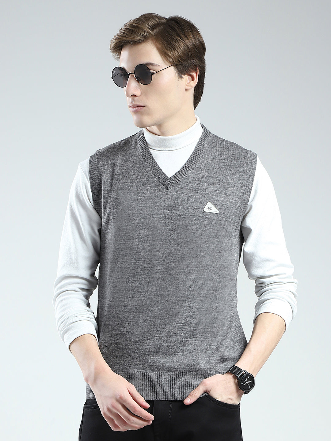 Men Grey Solid V Neck Sleeveless Sweater