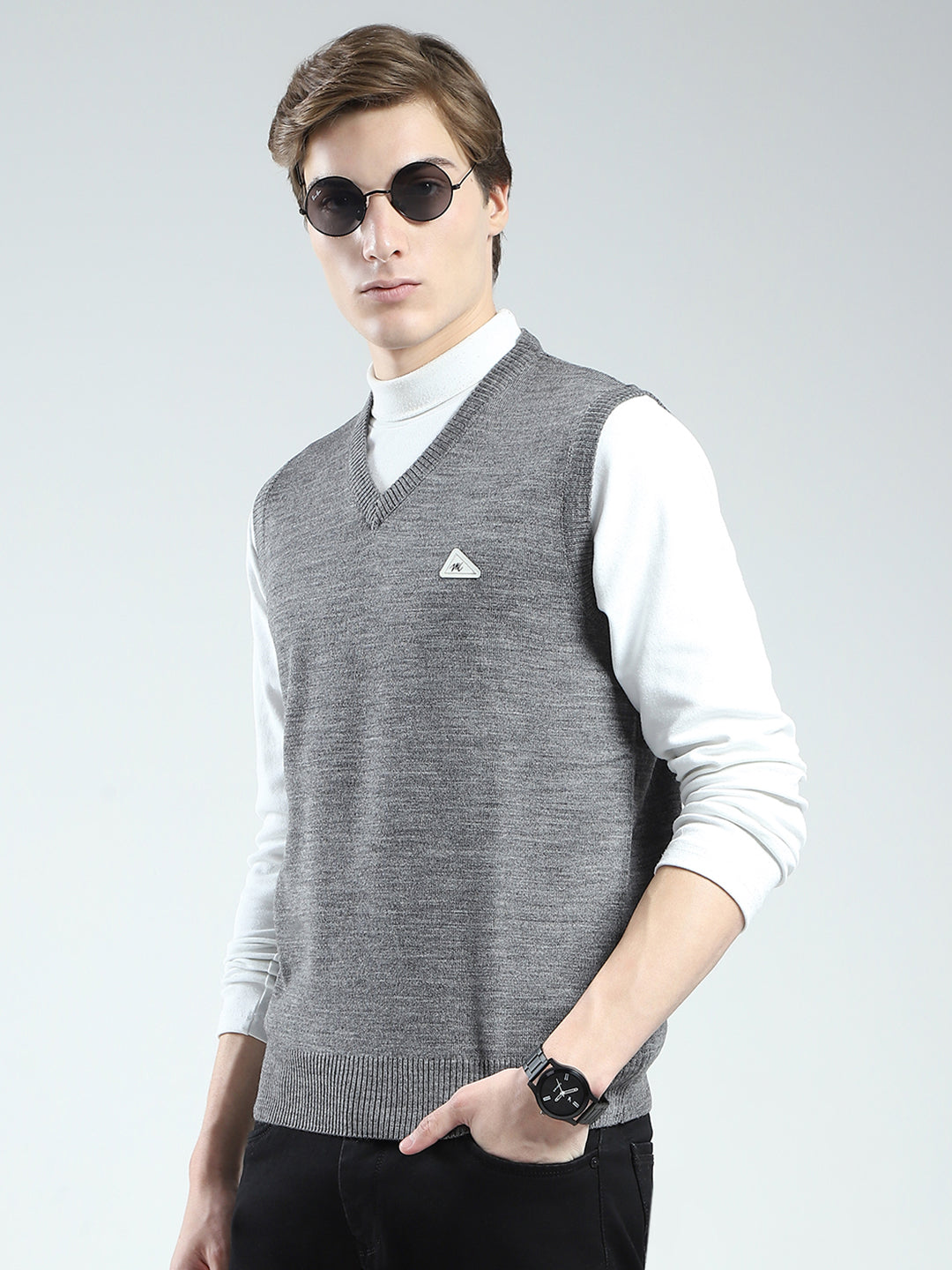 Men Grey Solid V Neck Sleeveless Sweater