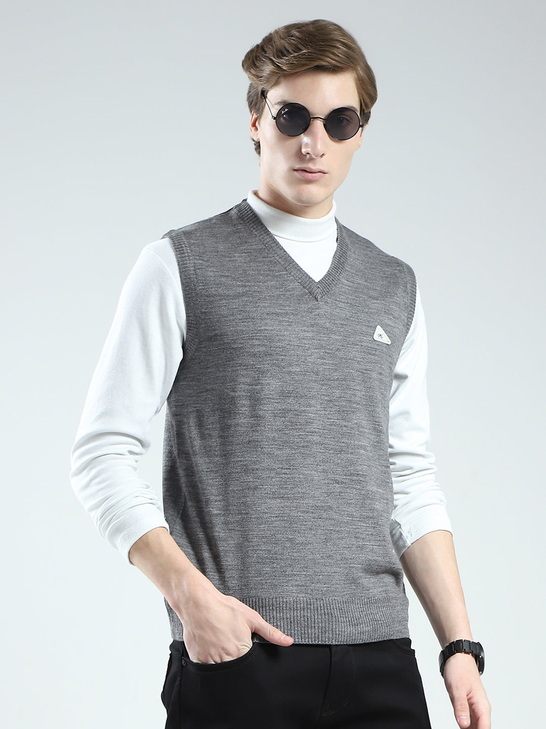 Men Grey Solid V Neck Sleeveless Sweater