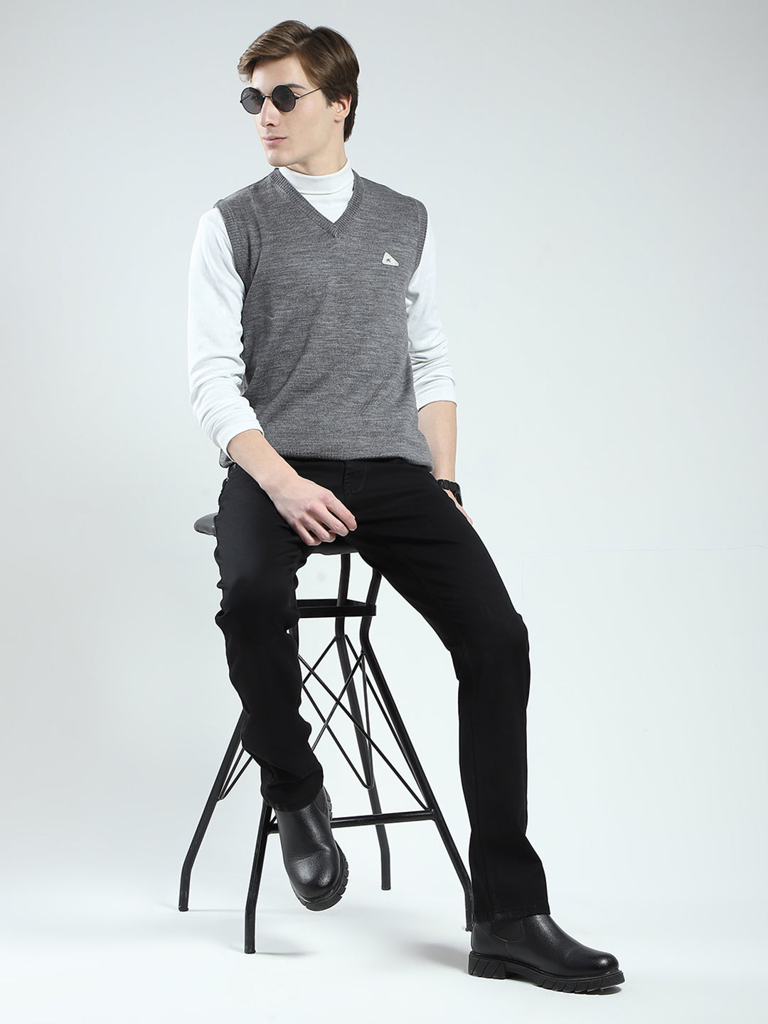 Men Grey Solid V Neck Sleeveless Sweater