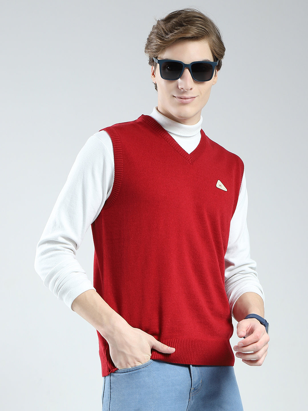 Men Red Solid V Neck Sleeveless Sweater