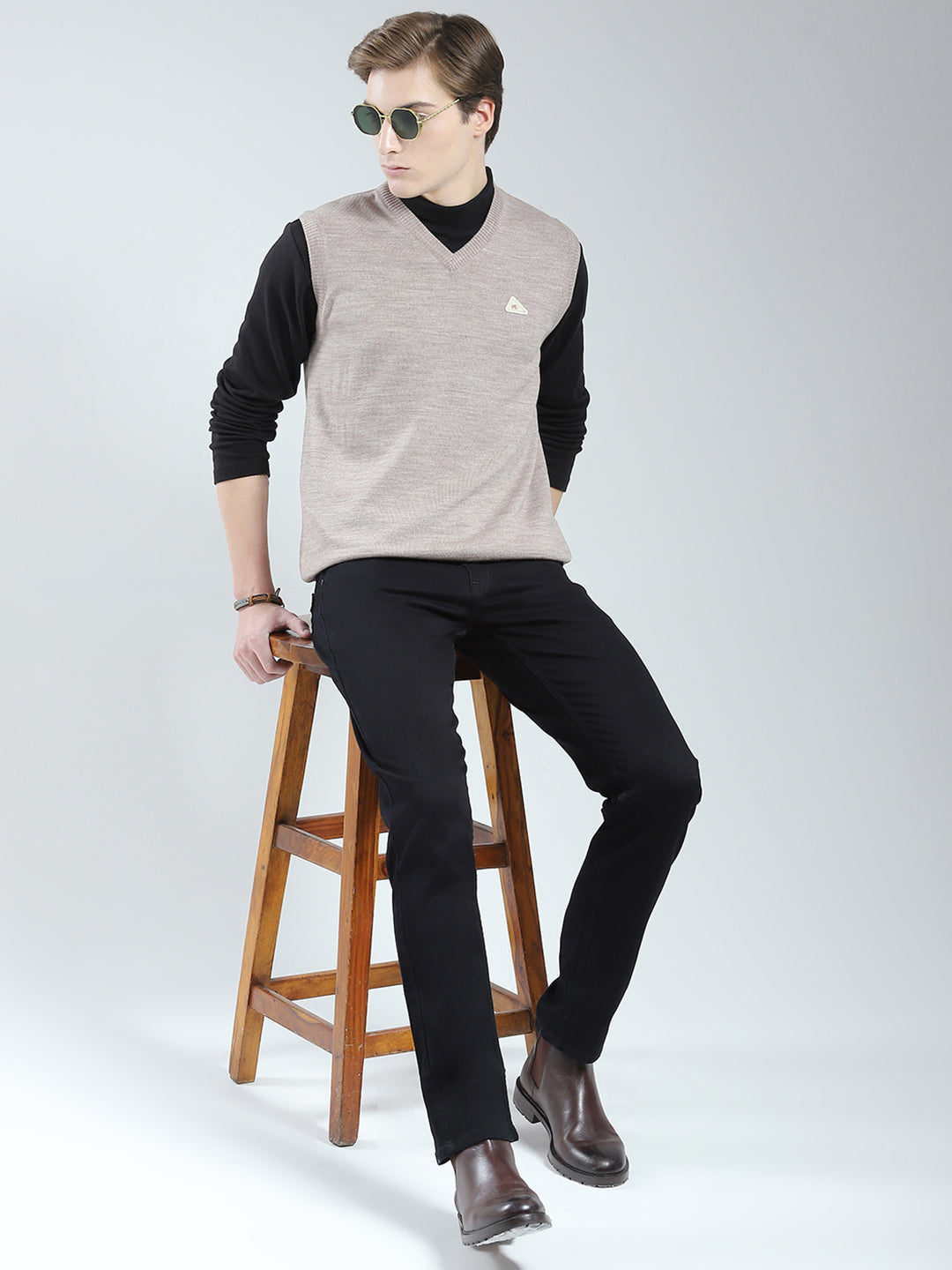 Men Grey Solid V Neck Sleeveless Sweater