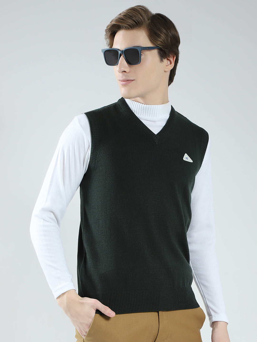 Men Olive Solid V Neck Sleeveless Sweater