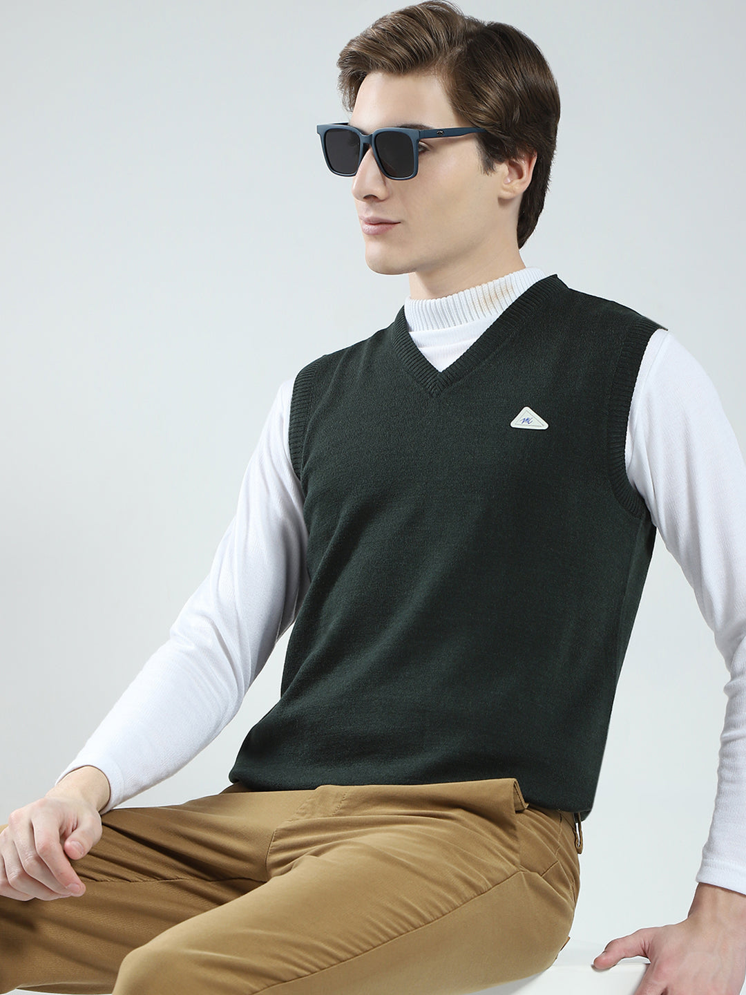 Men Olive Solid V Neck Sleeveless Sweater