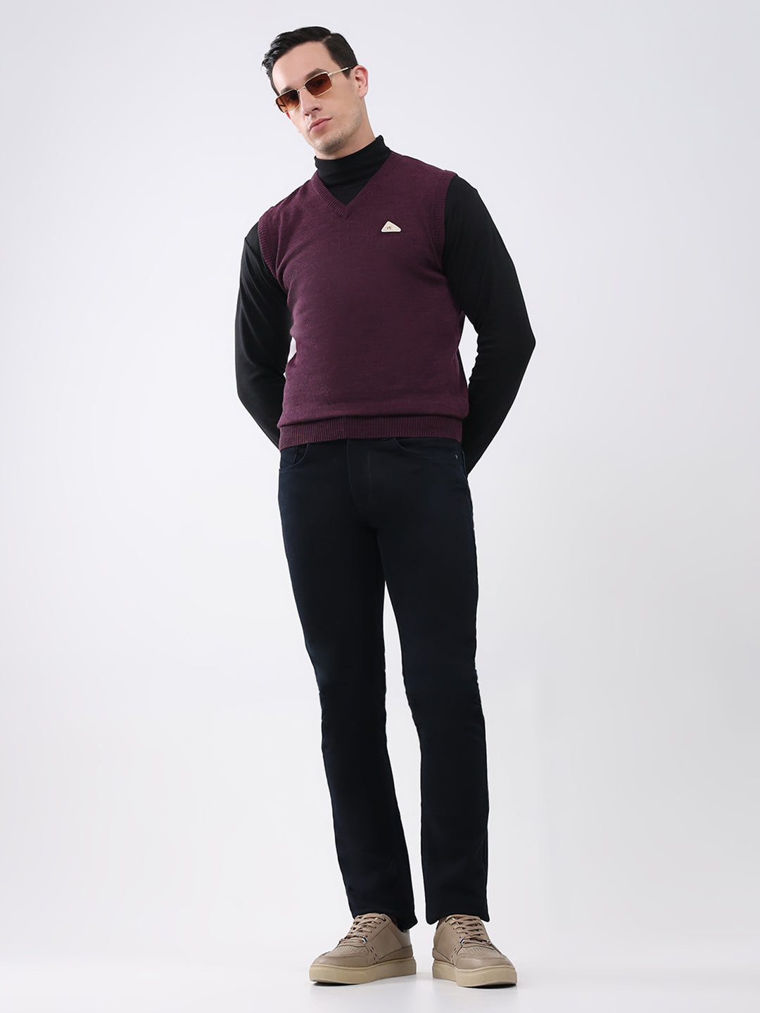 Men Purple Solid V Neck Sleeveless Sweater