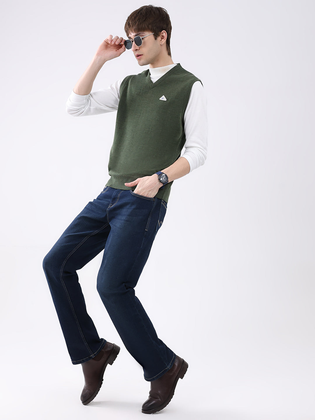 Men Green Solid V Neck Sleeveless Sweater