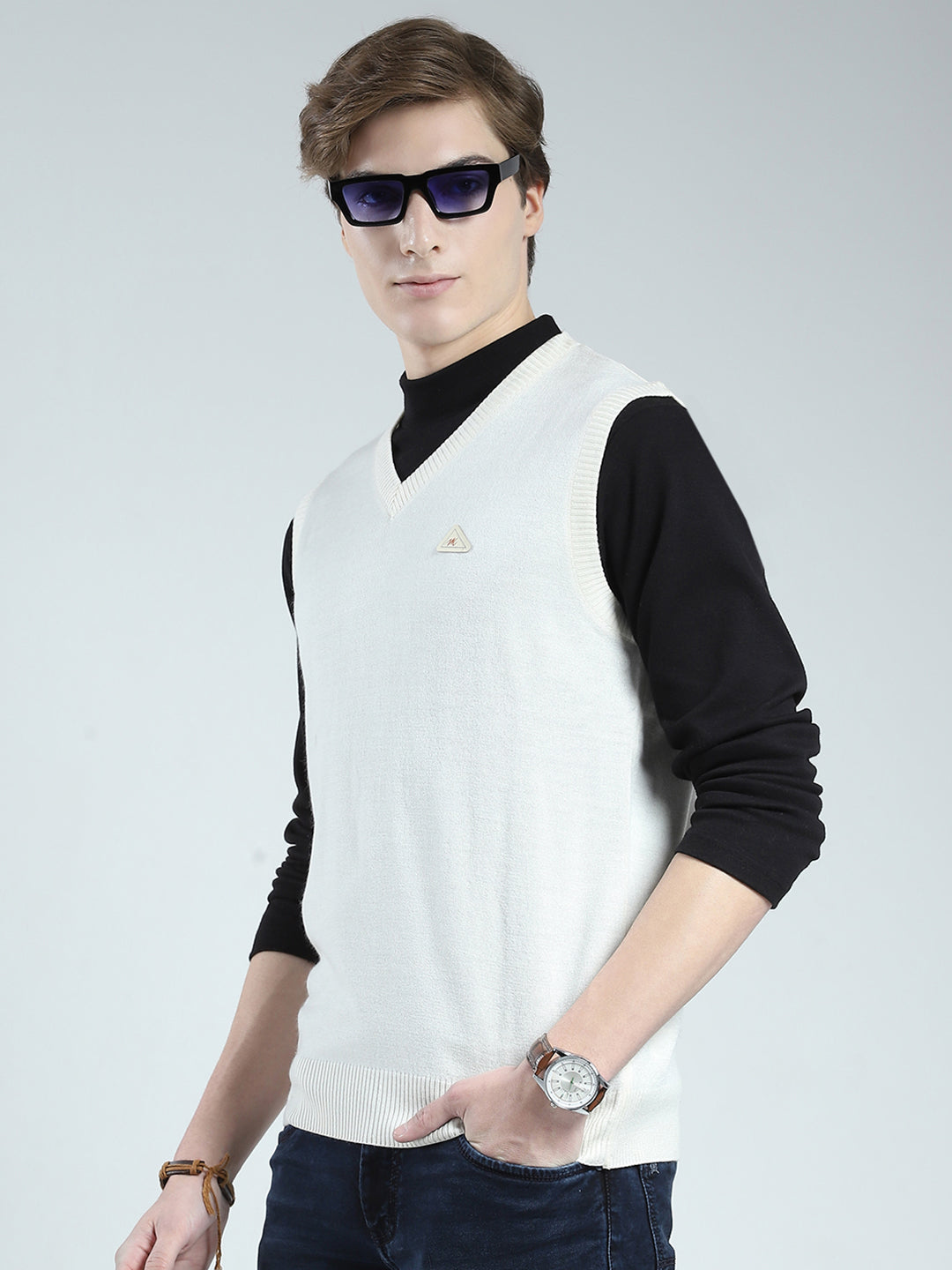 Men White Solid V Neck Sleeveless Sweater