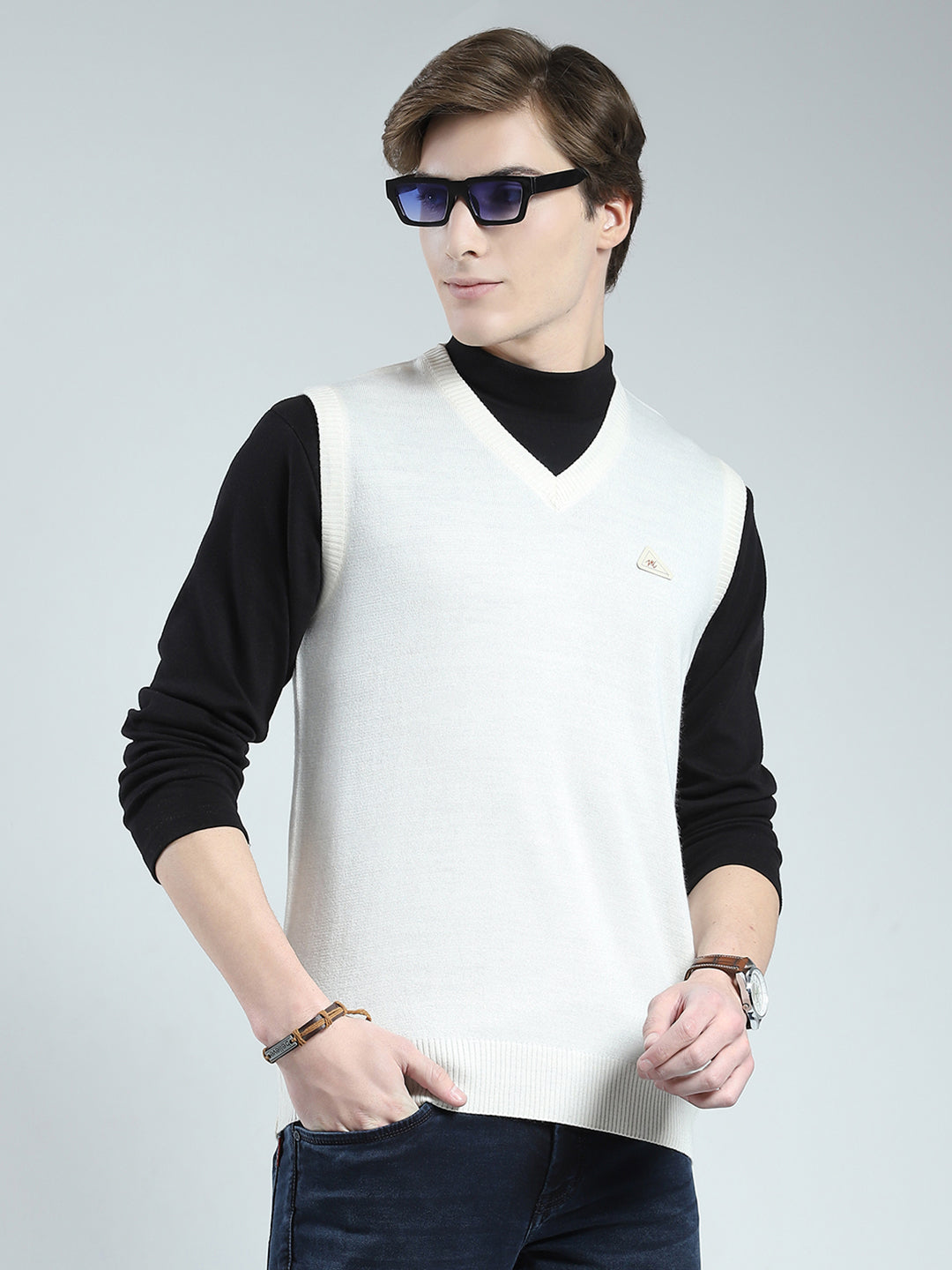 Men White Solid V Neck Sleeveless Sweater