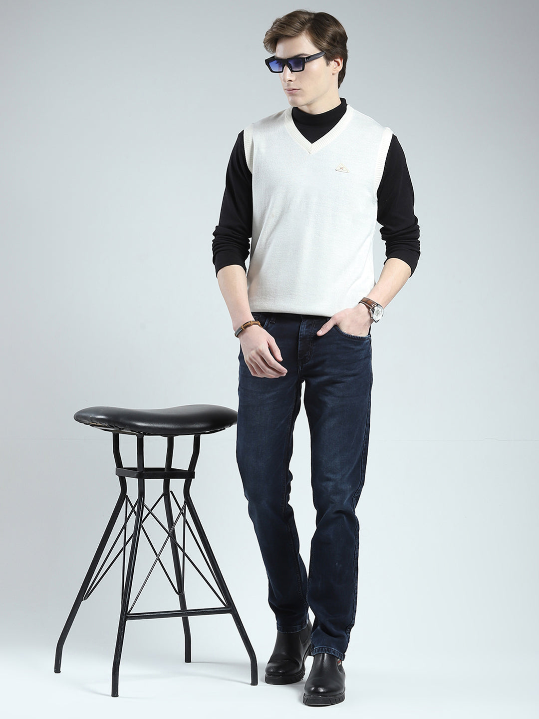Men White Solid V Neck Sleeveless Sweater