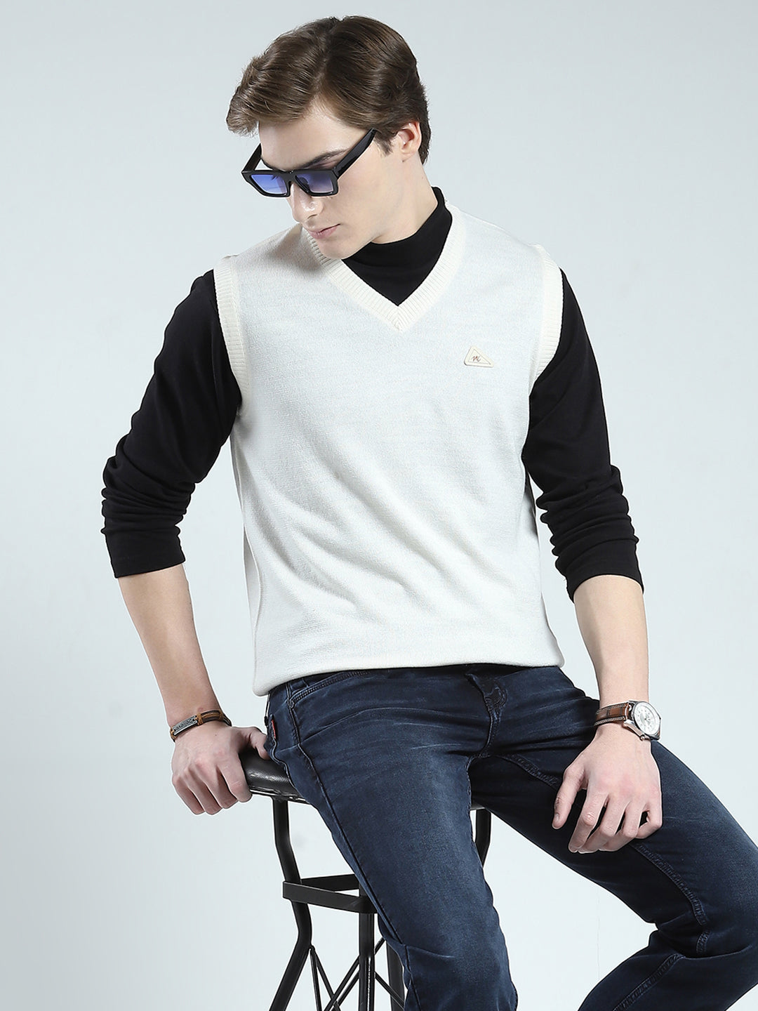 Men White Solid V Neck Sleeveless Sweater