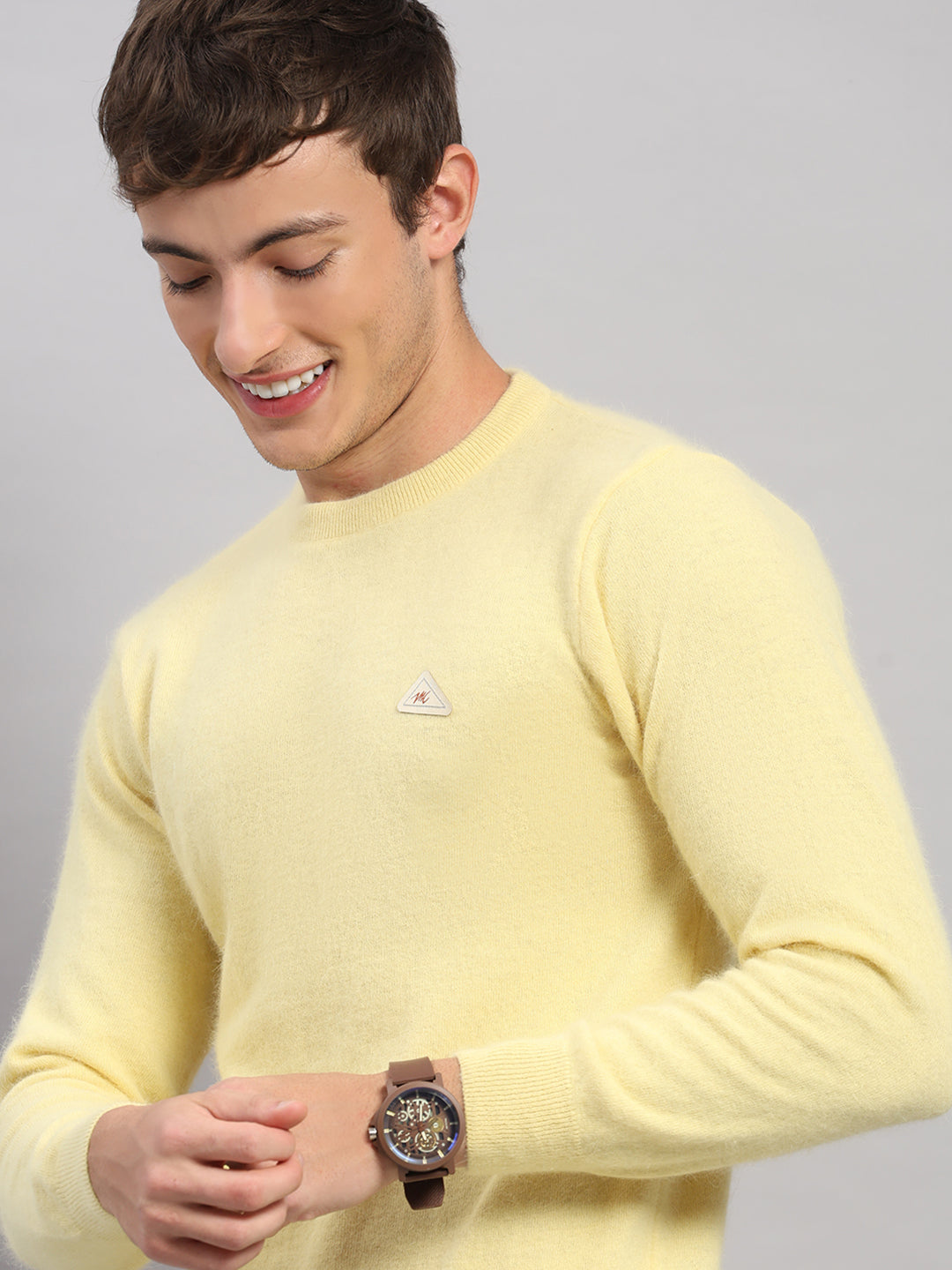 Men Golden Yellow Solid Round Neck Full Sleeve Pullover