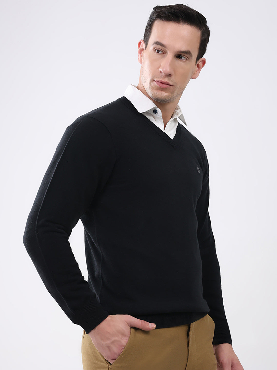 Men Black Solid V Neck Full Sleeve Pullover