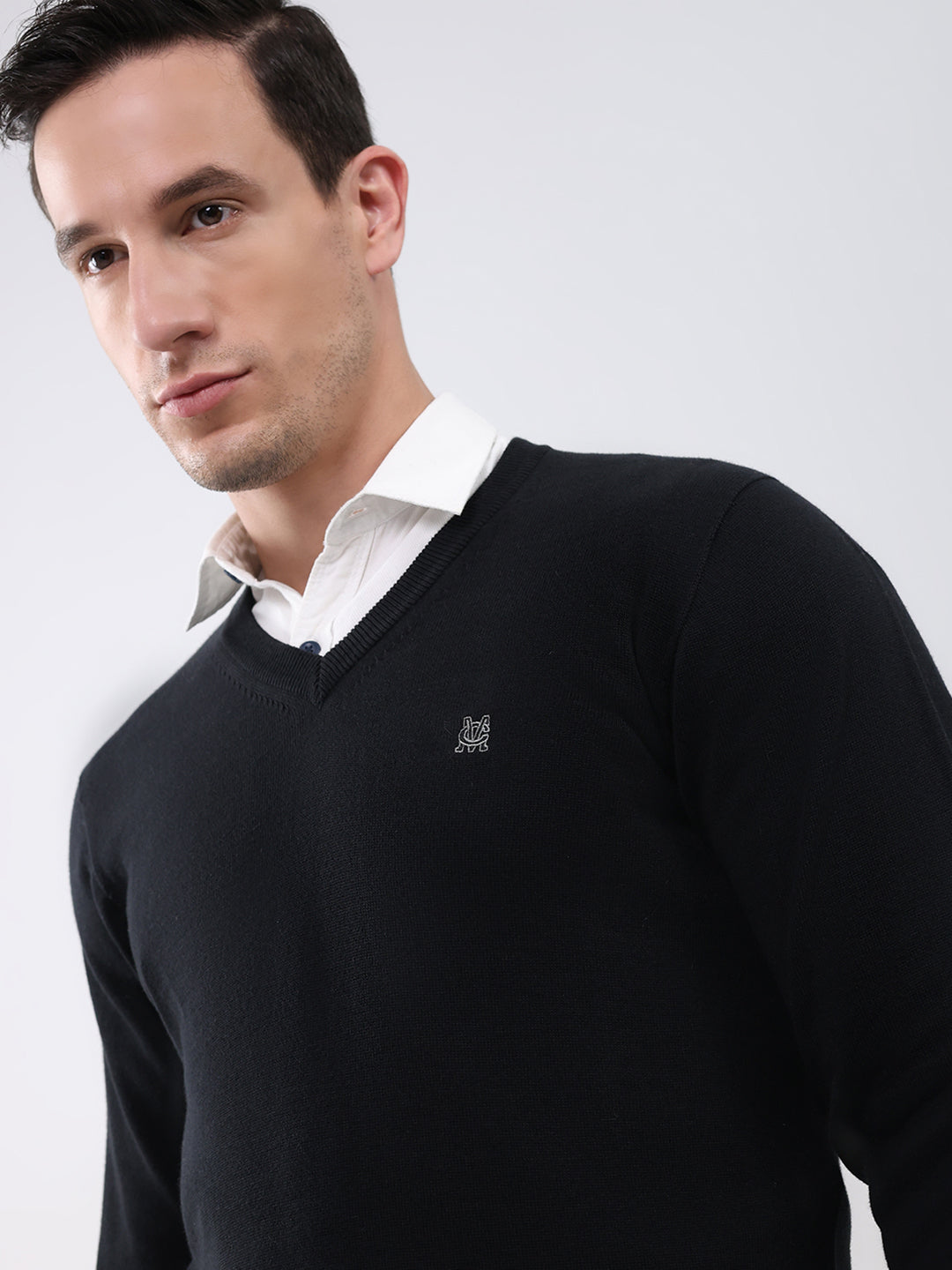 Men Black Solid V Neck Full Sleeve Pullover