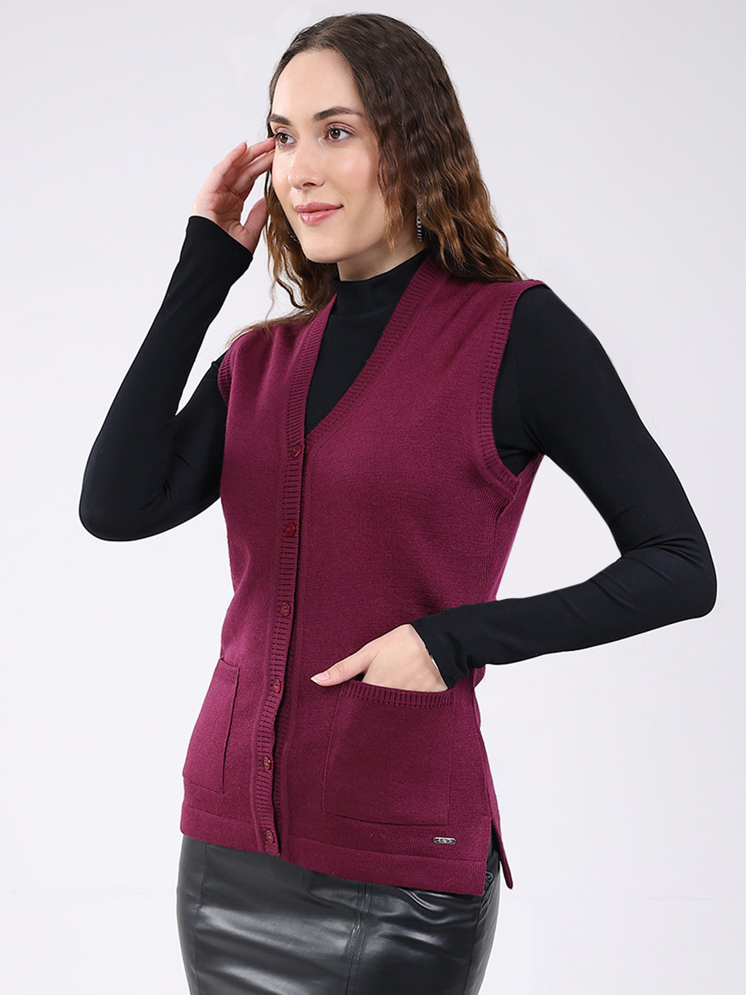 Women Maroon Solid V Neck Sleeveless Cardigan