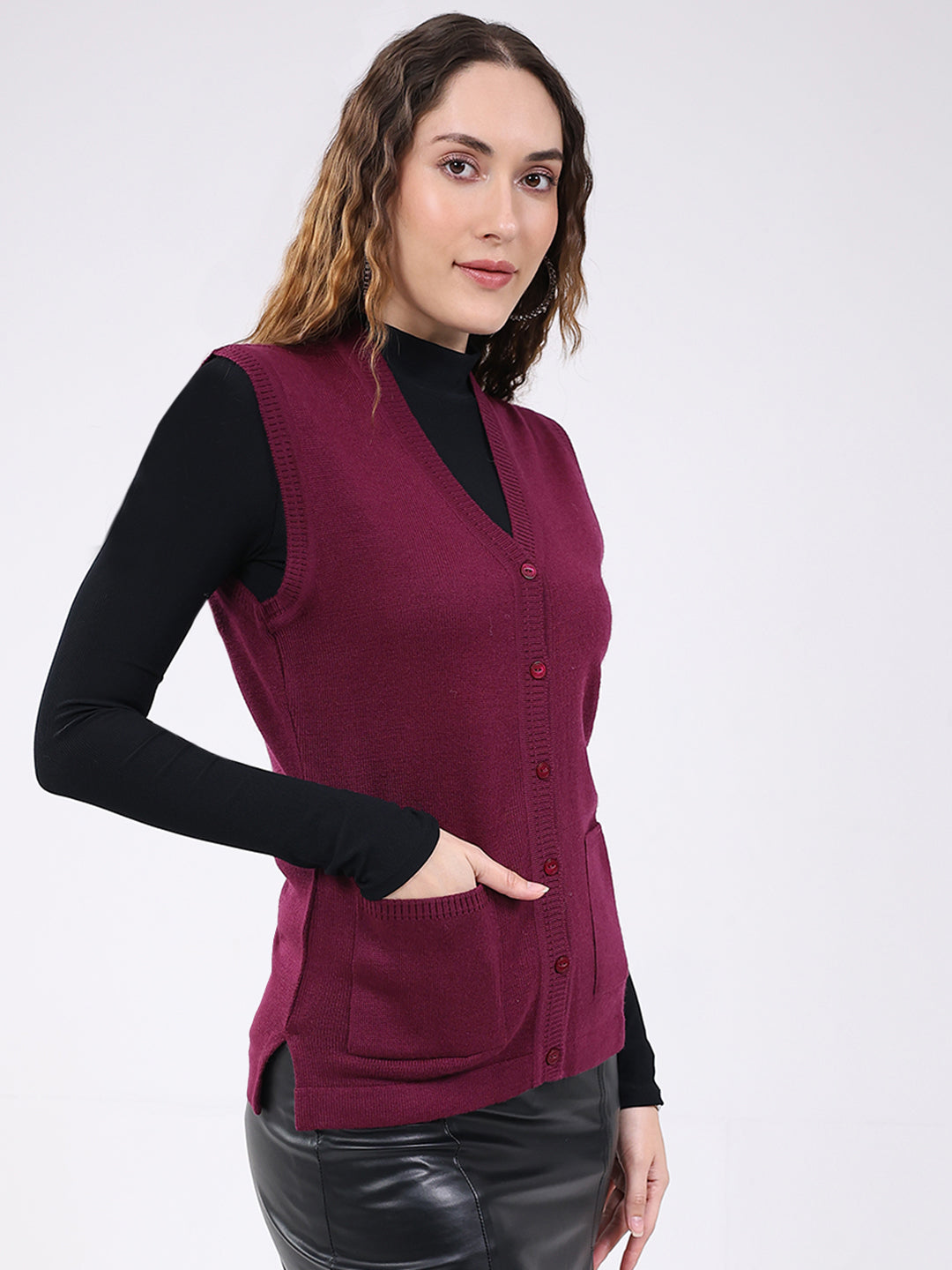 Women Maroon Solid V Neck Sleeveless Cardigan