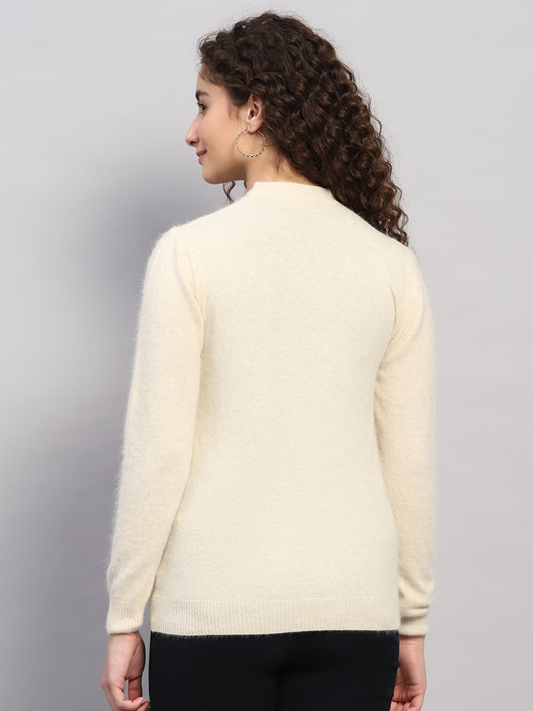 Women Cream Solid V Neck Full Sleeve Cardigan