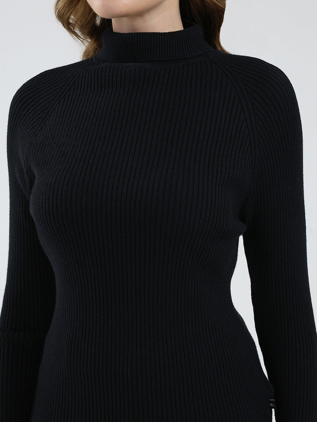 Women Black Solid Turtle Neck Full Sleeve Sceavy