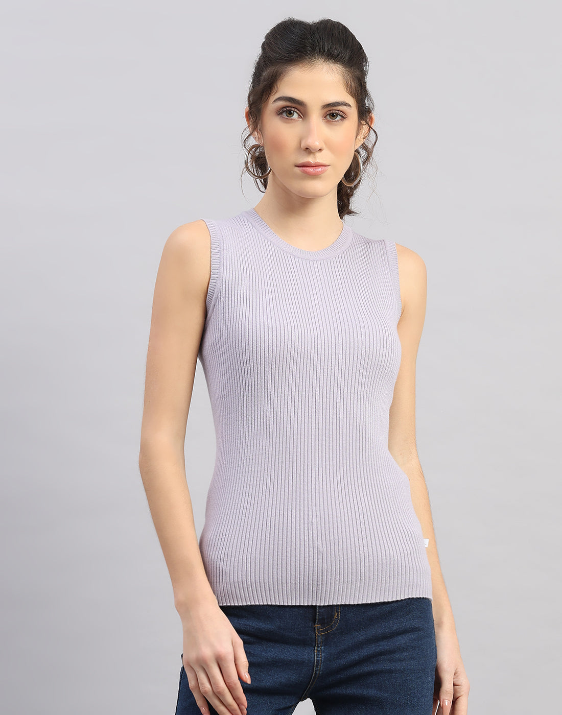 Women Grey Solid Round Neck Sleeveless Sceavy