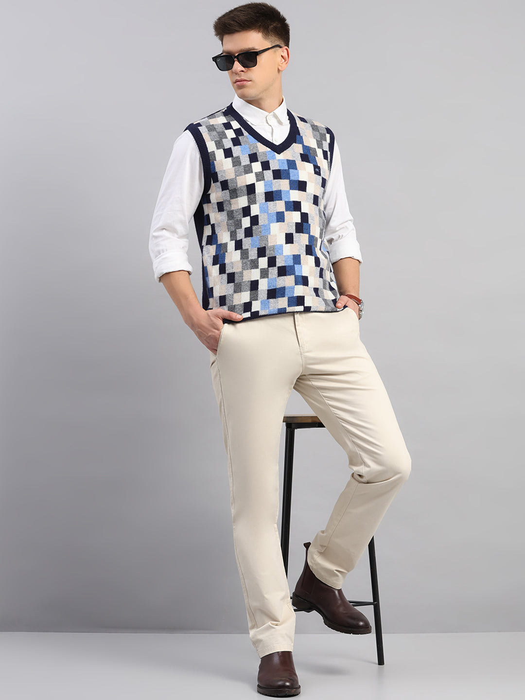 Men Navy Blue Printed V Neck Sleeveless Sweater