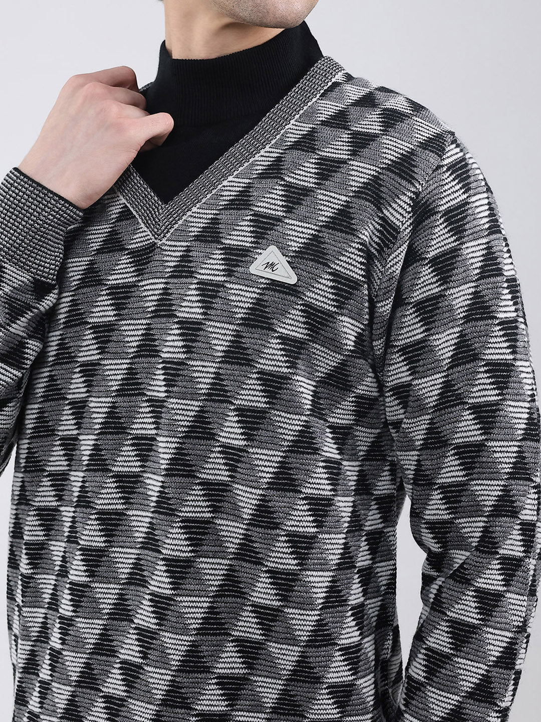Men Grey Self Design V Neck Full Sleeve Pullover