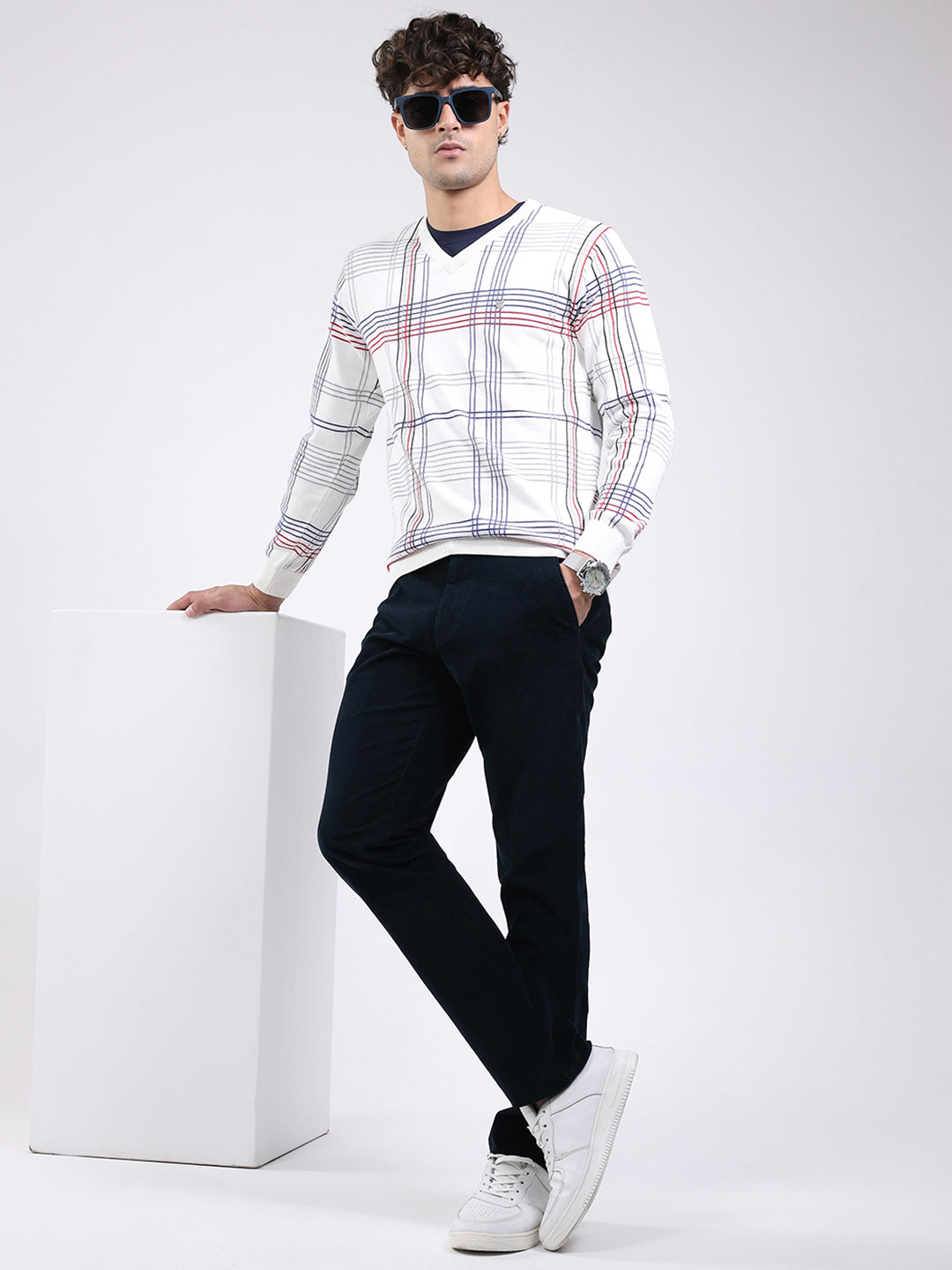 Men White Solid V Neck Full Sleeve Pullover