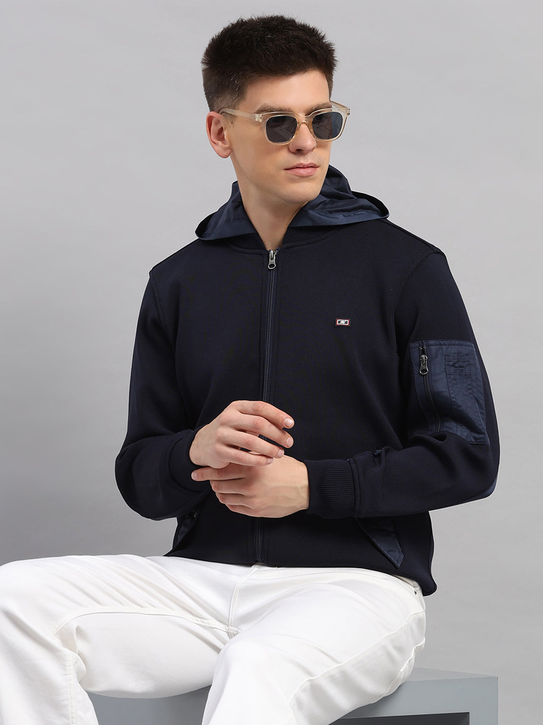 Men Navy Blue Solid Round Neck Full Sleeve Pullover