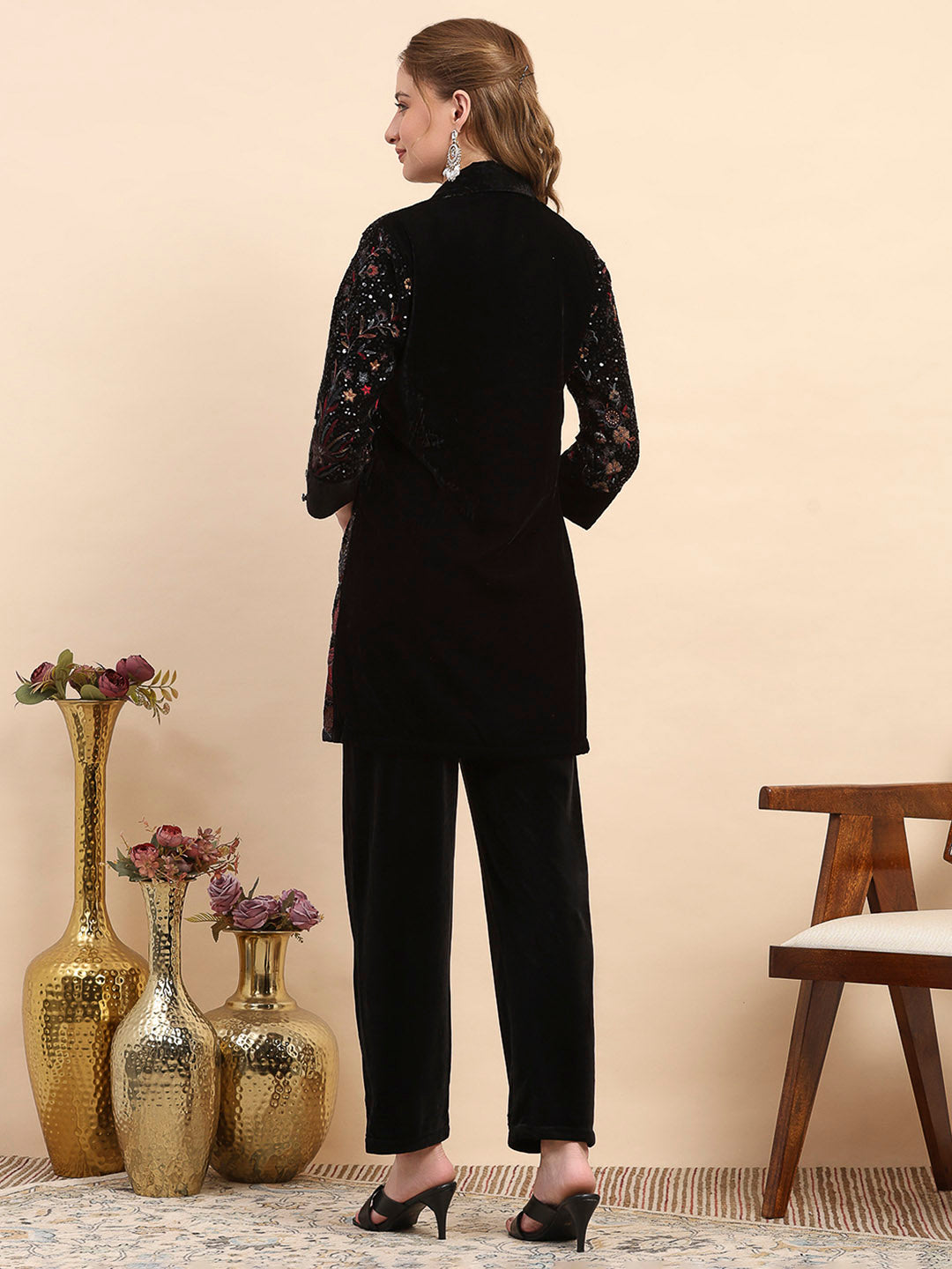 Women Black Printed V Neck Full Sleeve Kurti Set for Winter