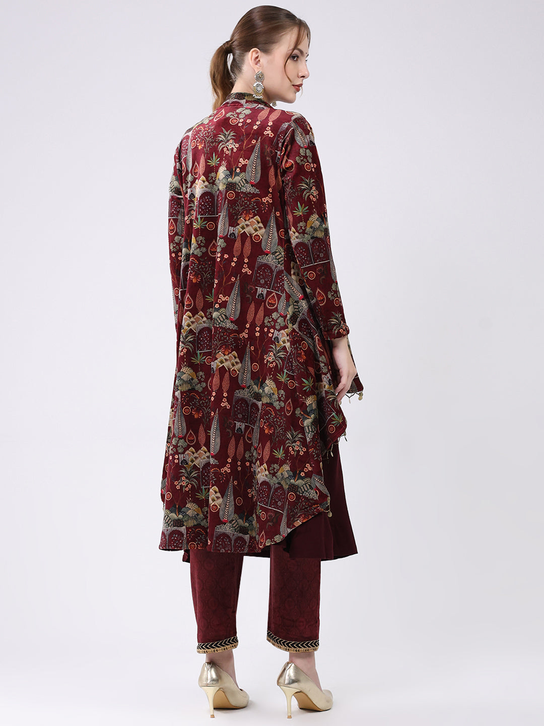 Women Maroon Printed Round Neck Sleeveless Kurti with Shrug (2 Pc set)